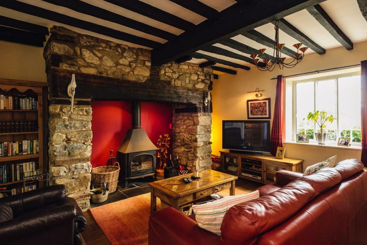 Mid-Wales Farmhouse, Swimming Pool, Tranquil Countryside Views, Sleeps 14 Meifod Zewnętrze zdjęcie